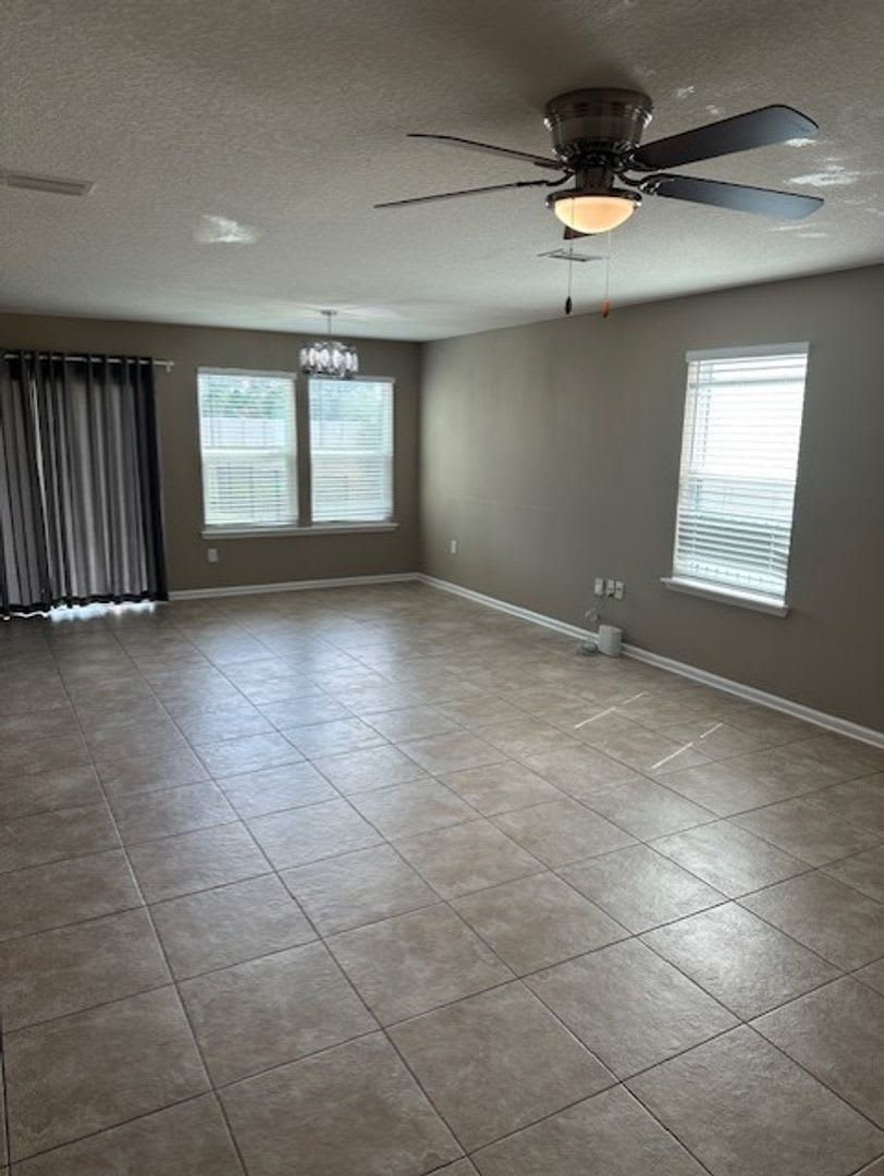 Beautiful And Spacious Westside Gem – photo 4