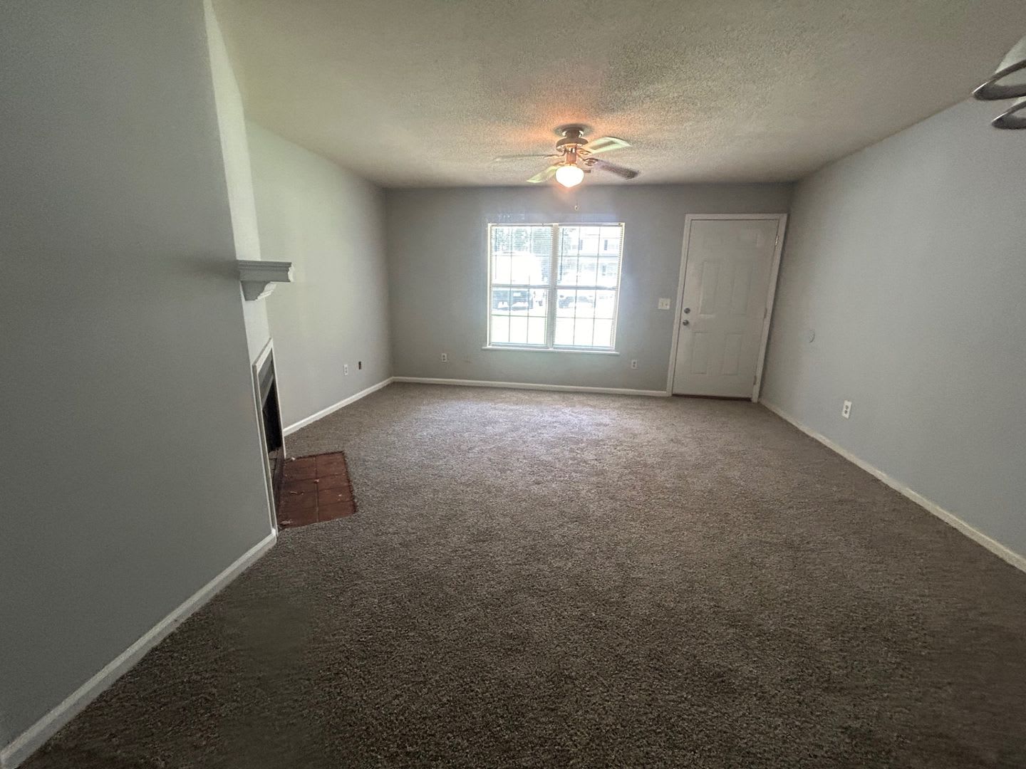 Charming 2 Bedroom 1 5 Bath Townhouse Located In The Desirable Irmo Area Near The Lake Murray Dam – photo 3