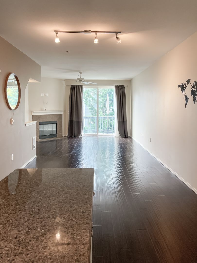 Lynnwood 3 Bedroom Townhome with Garage & Pool – photo 3