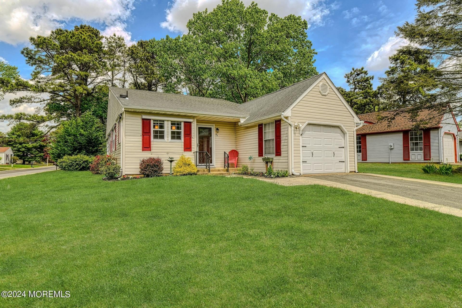 35 Auburn Street – photo 1