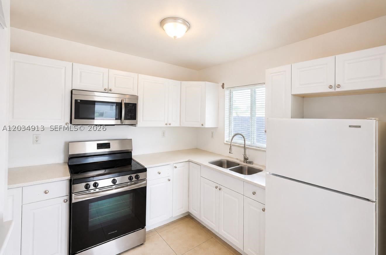 10595 SW 171st St – photo 1