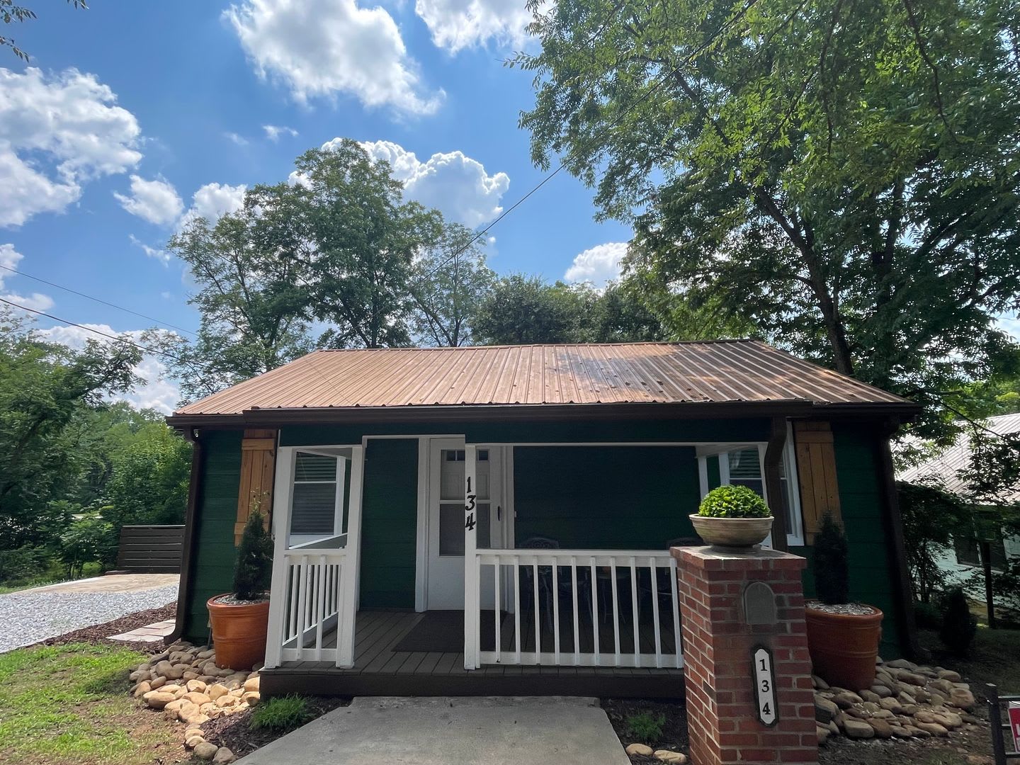 Charming Fully Renovated 2BR/1BA Near Both Hospitals – Washer/Dryer Included! – photo 3