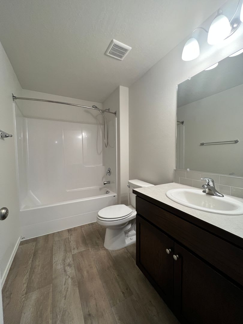 Modern 3 Bed 2 Bath!! Covered Patio!! – photo 5