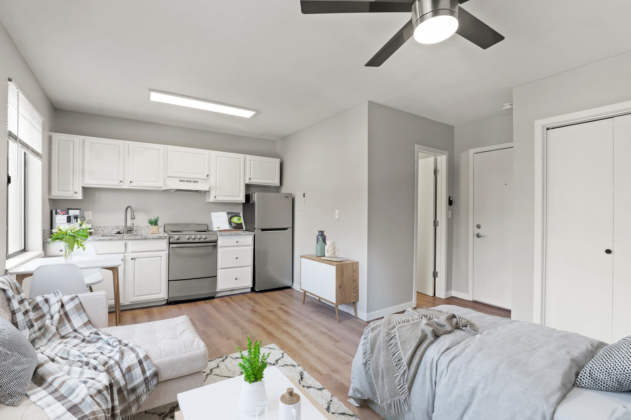 Crown Apartments – photo 2