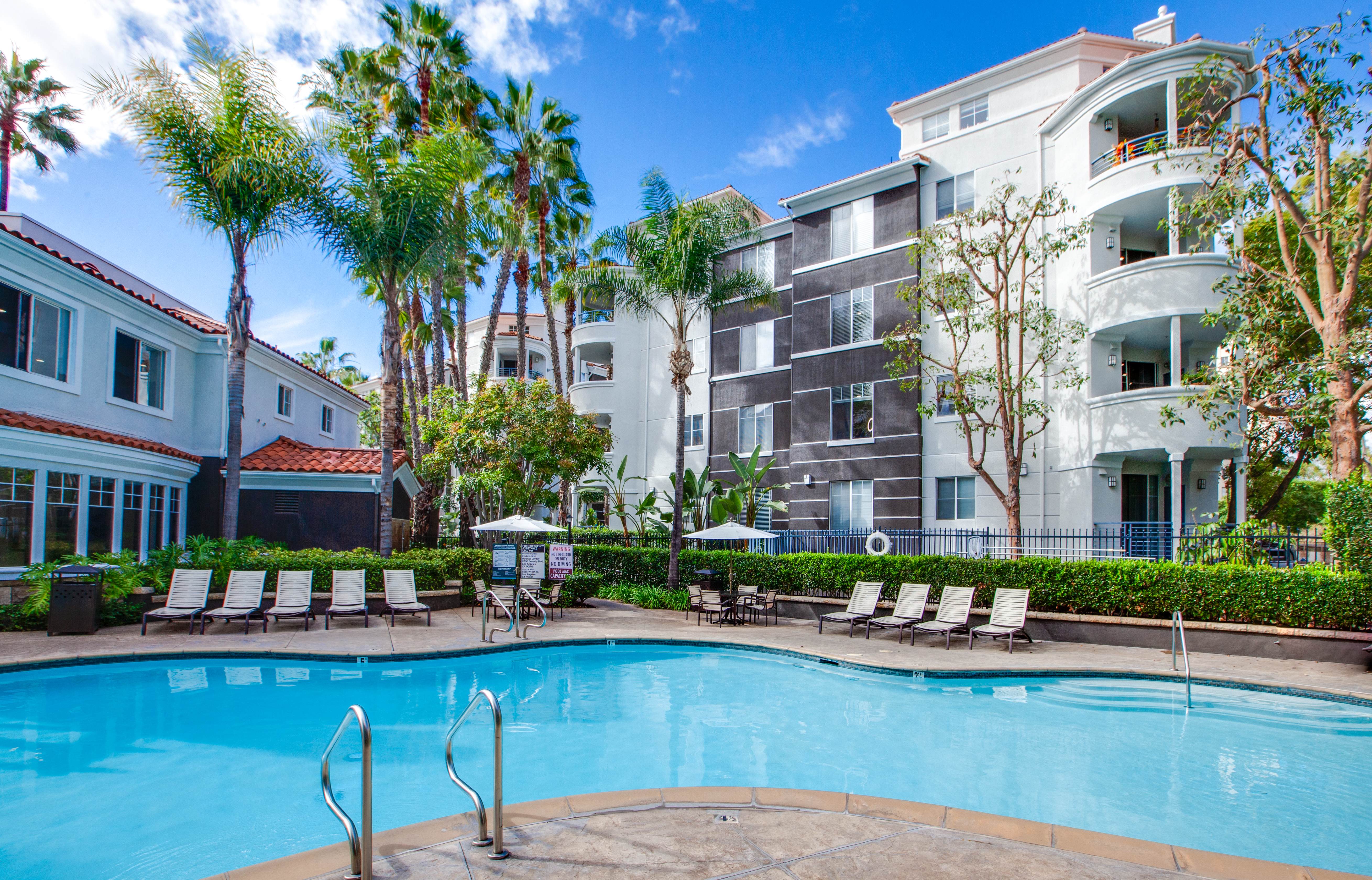 Villas at Park La Brea Apartments – photo 2