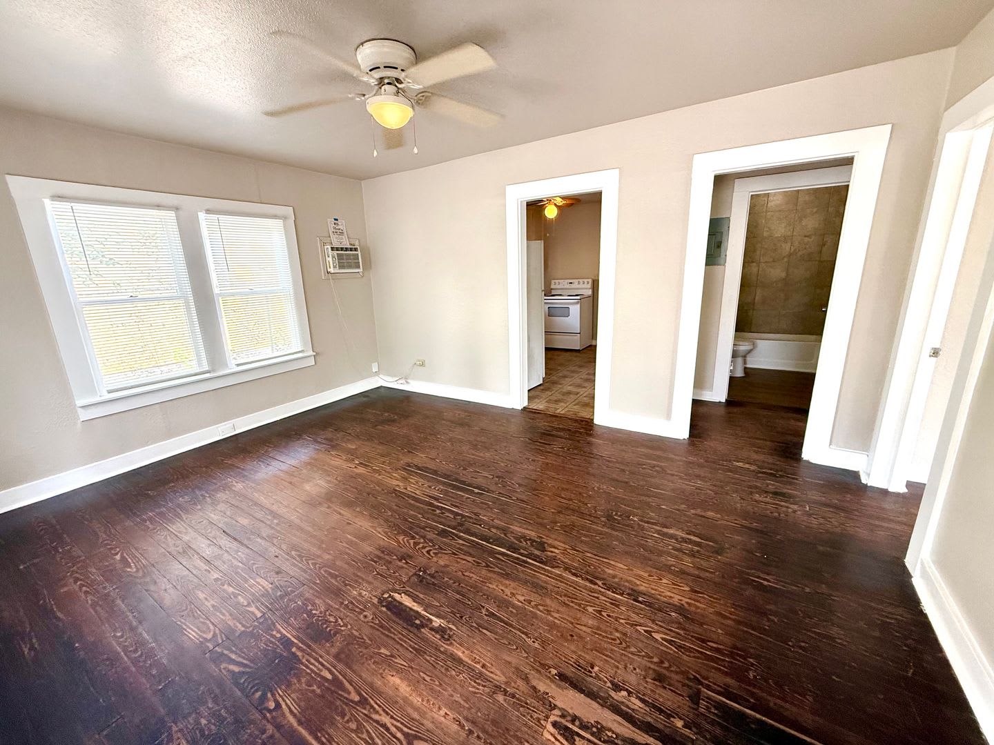 **APPLICATION RECEIVED** Charming Cottage Retreat with Fenced Yard! – photo 3