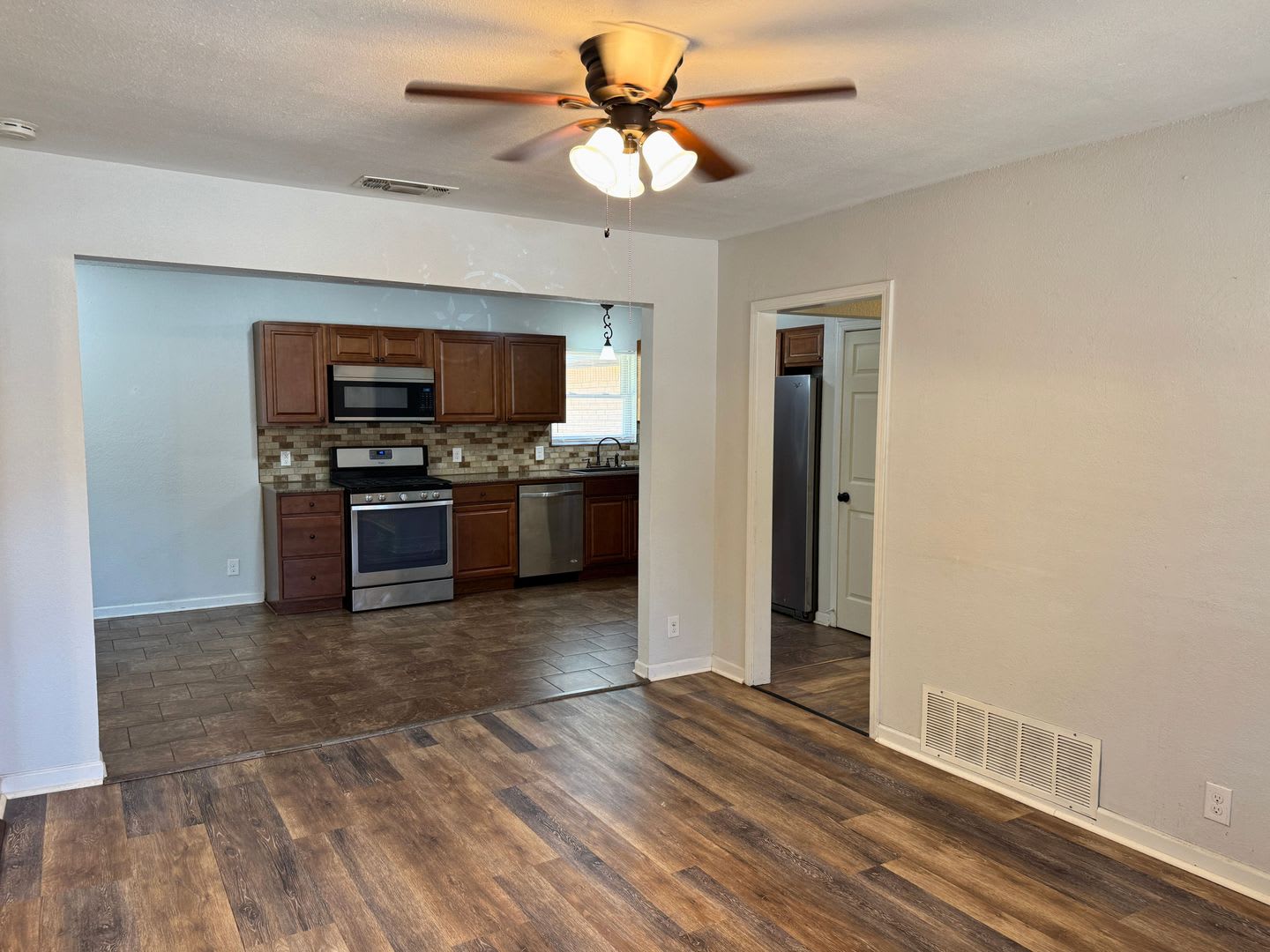 3 Bed 2 Bath Home In Ditto Heights With Solar Panels! – photo 4