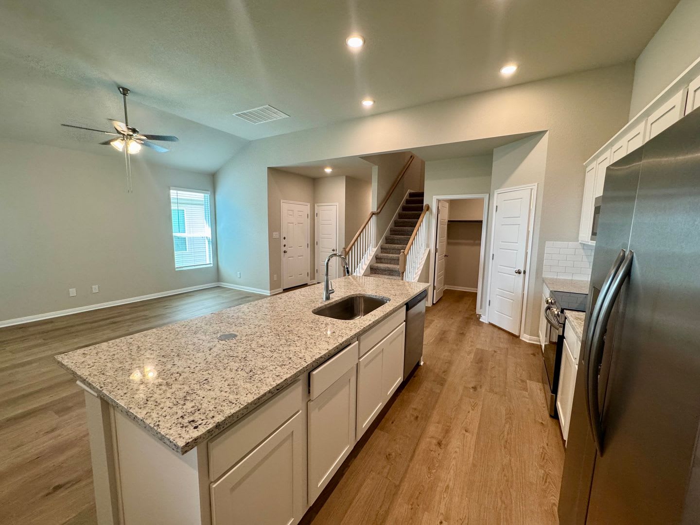 Stunning Luxury Duplex Available in Buda – photo 3