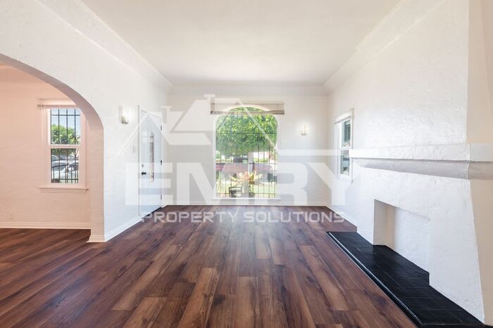 8930 South Hobart Boulevard – photo 4