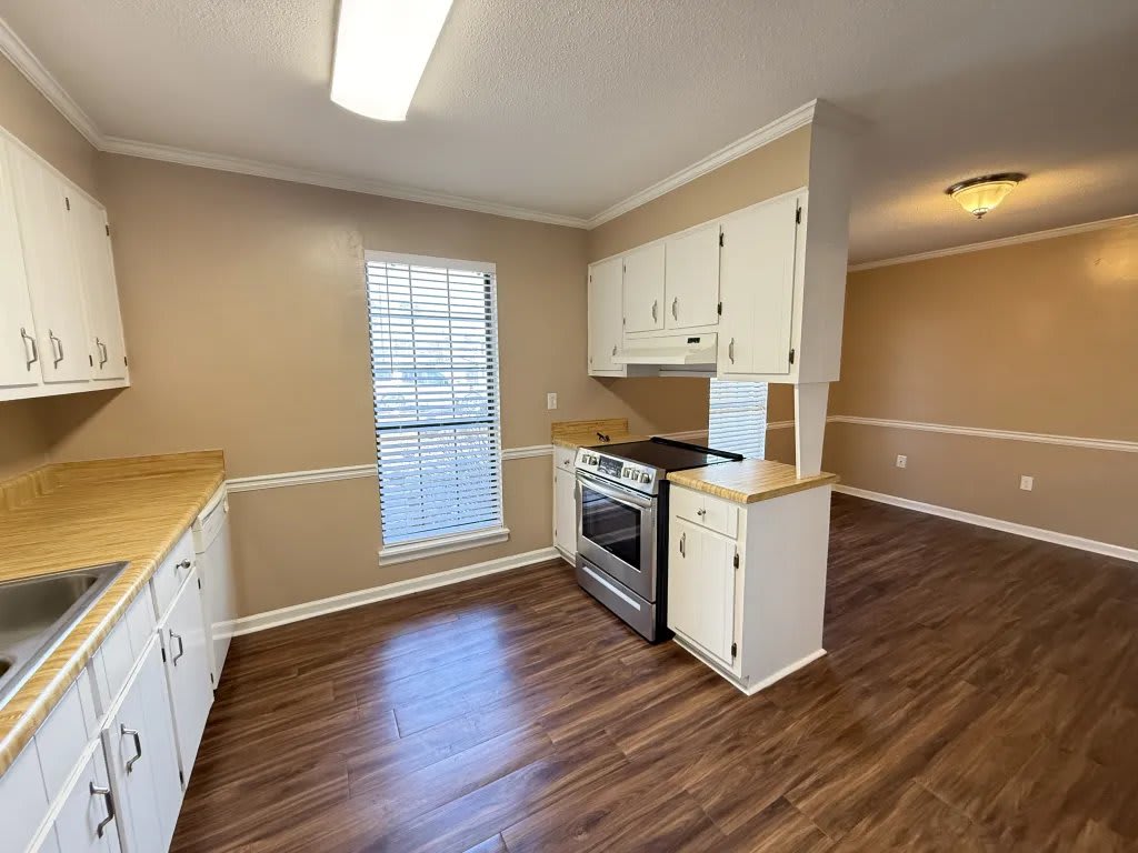 4082 Spencer Street – photo 3