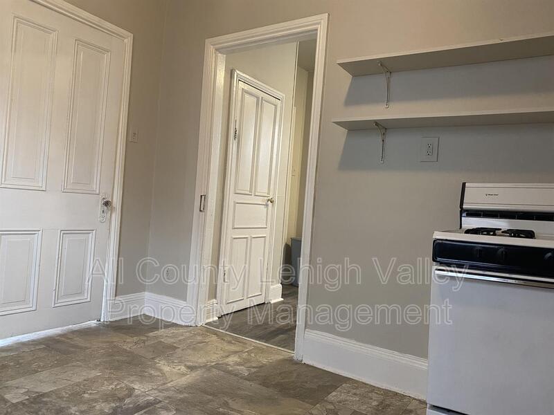 313 West St – photo 3