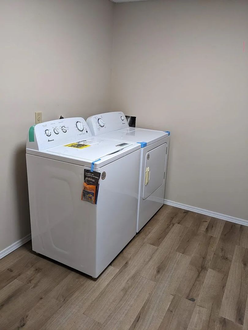 Room in 4 Bedroom Home at Karl Ct – photo 2