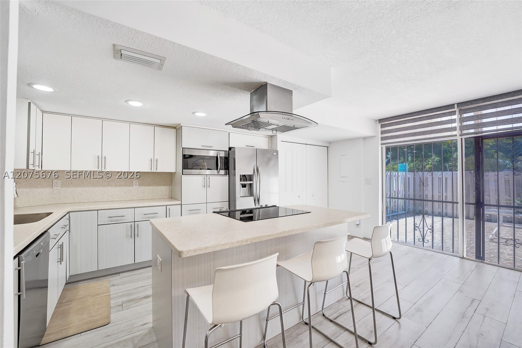 2716 NE 8th St – photo 3