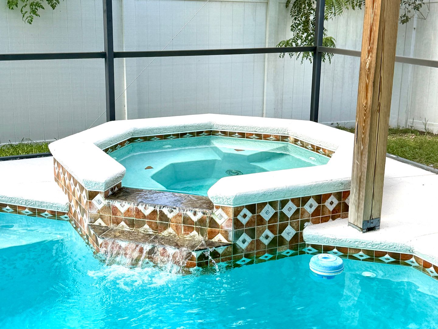 Beautiful 3 Bedroom 2 Bathroom Pool Home in Valrico! – photo 4