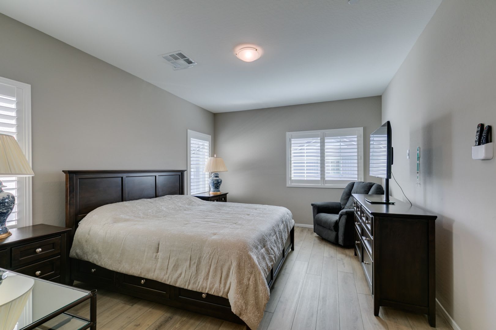 Luxury Fully Furnished 2Bed/2.5Bath Townhome in Gated Community – photo 4