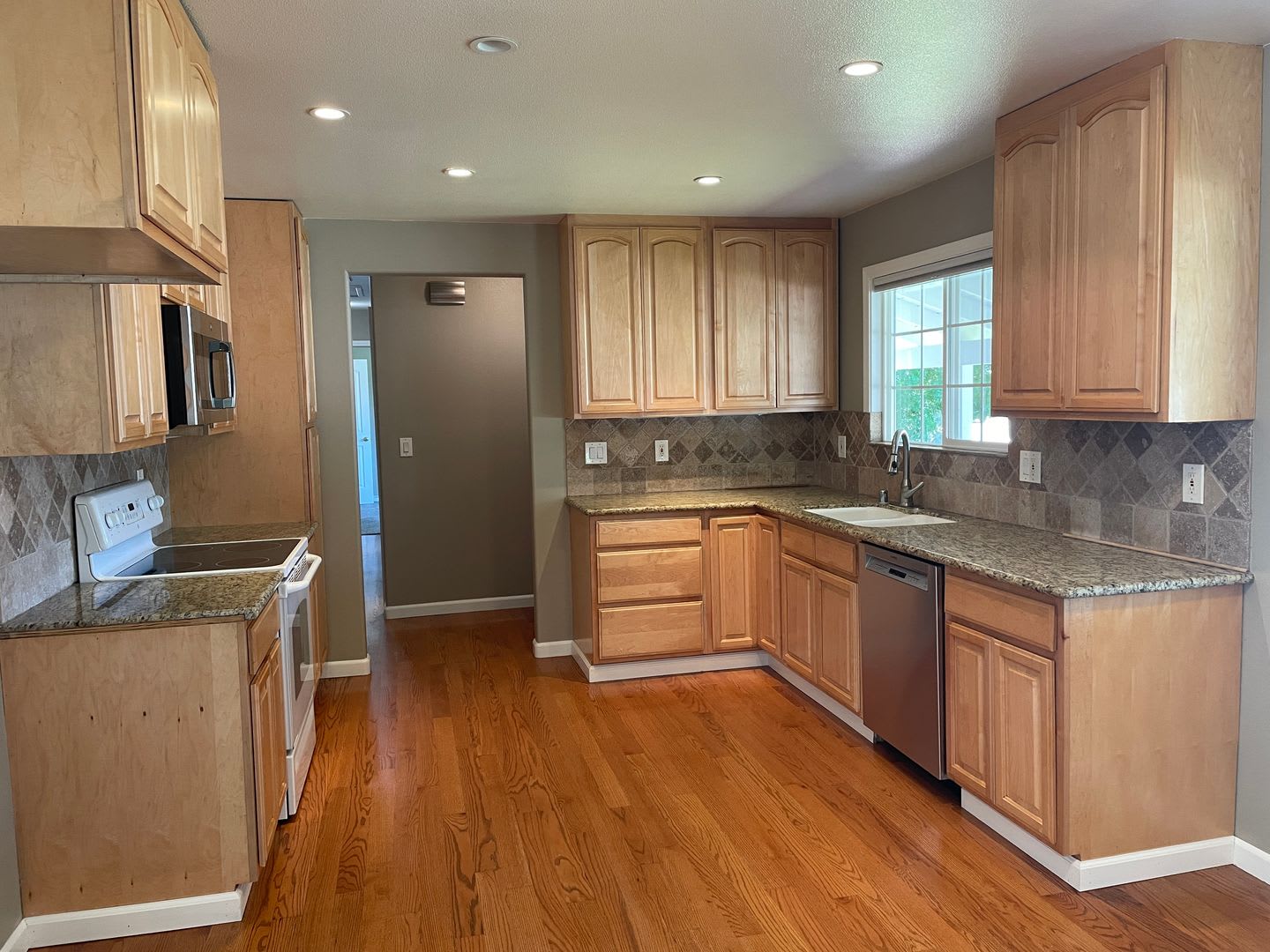 Spacious 3 Bedroom + Office Ranch-Style Home – photo 5