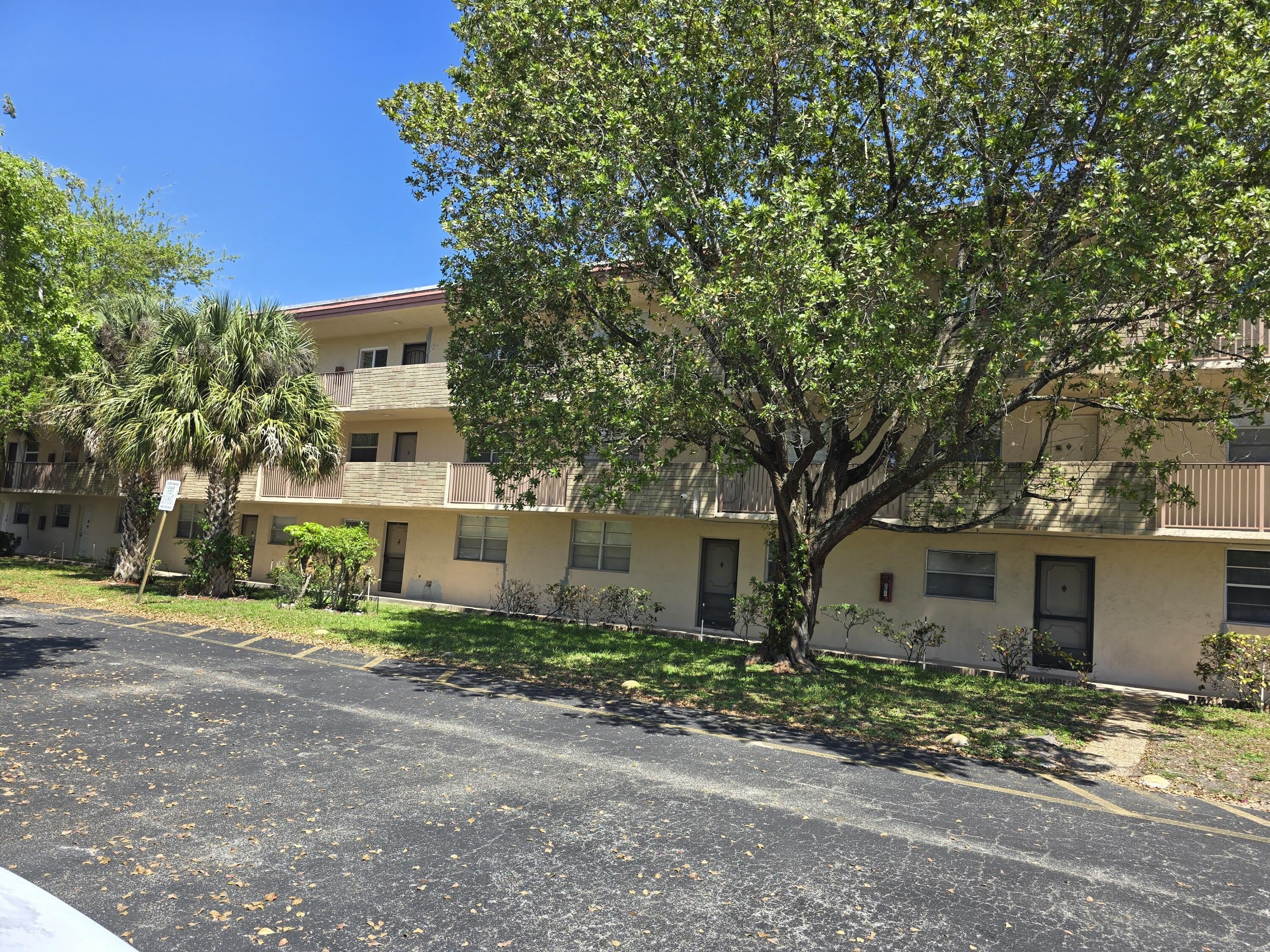 3900 NW 76th Avenue – photo 2