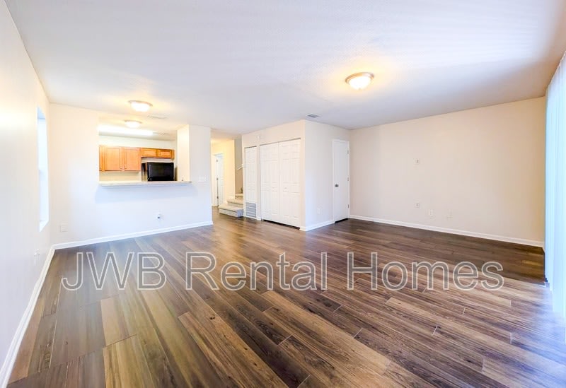 73 5Th St W – photo 3