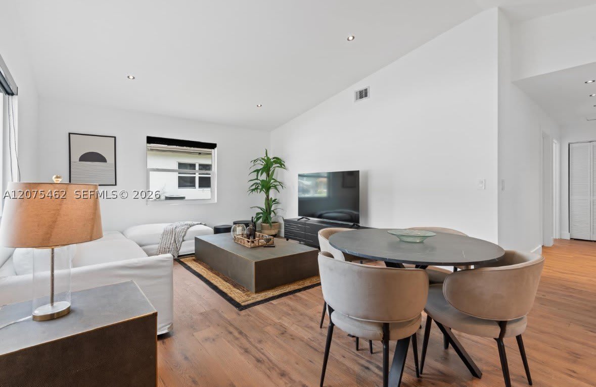 309 SE 3rd Ave – photo 3