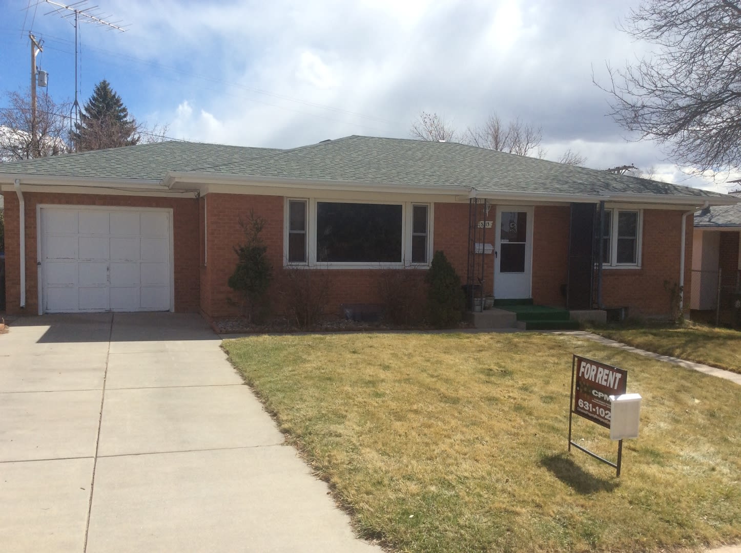 2 BEDROOM, 2 BATHROOM, 2 BONUS ROOM SINGLE FAMILY HOME – photo 1