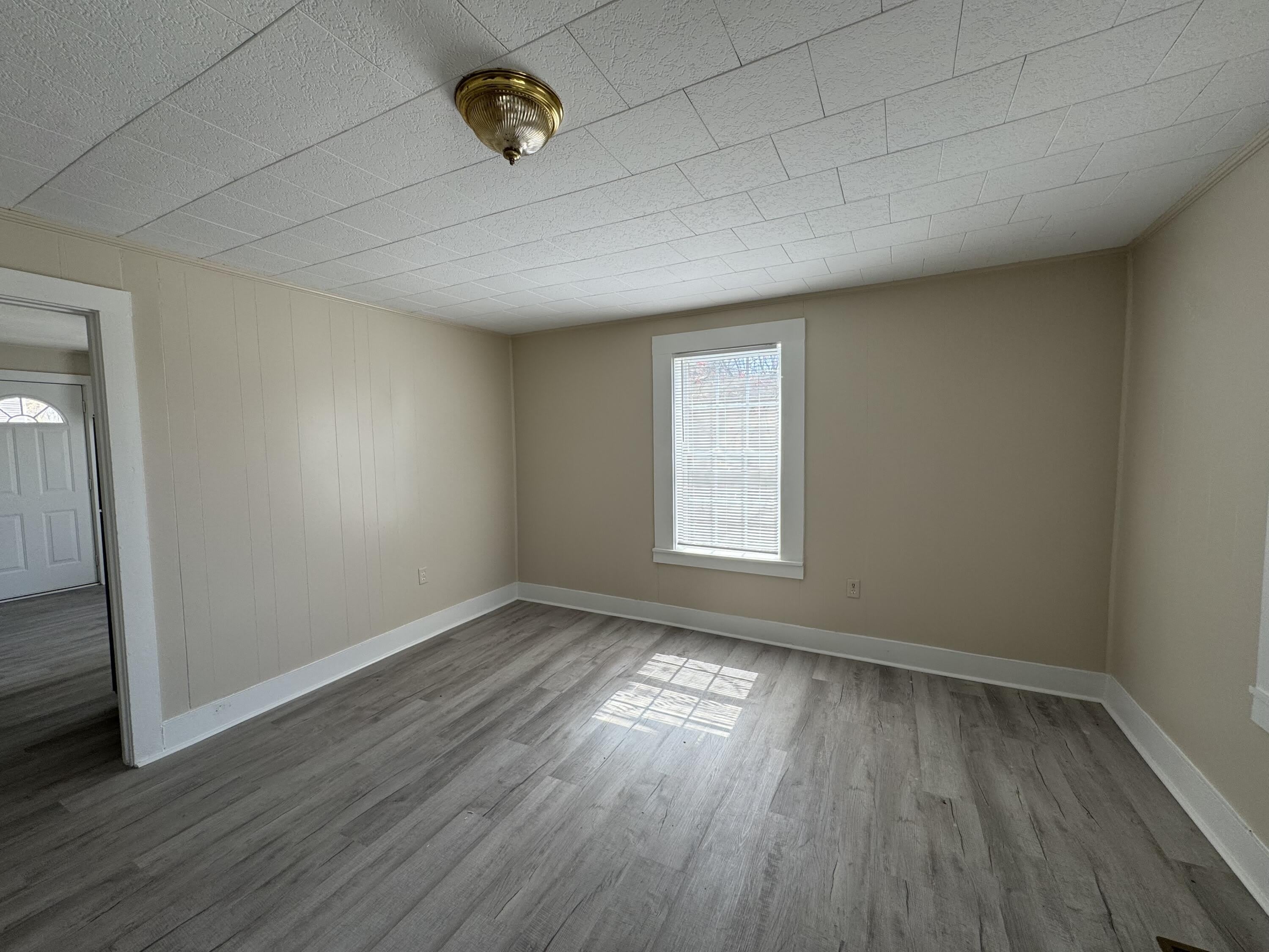 118 N Fowler Avenue – photo 3