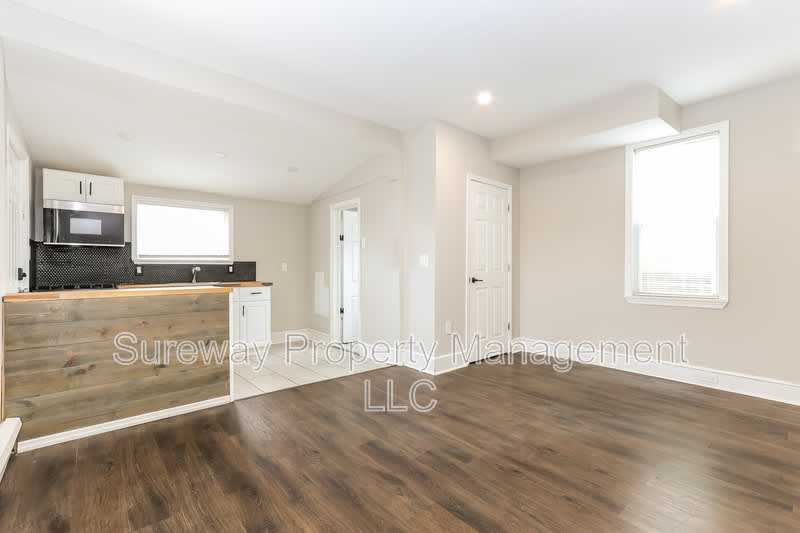 300 D'Arcy Ave – photo 3
