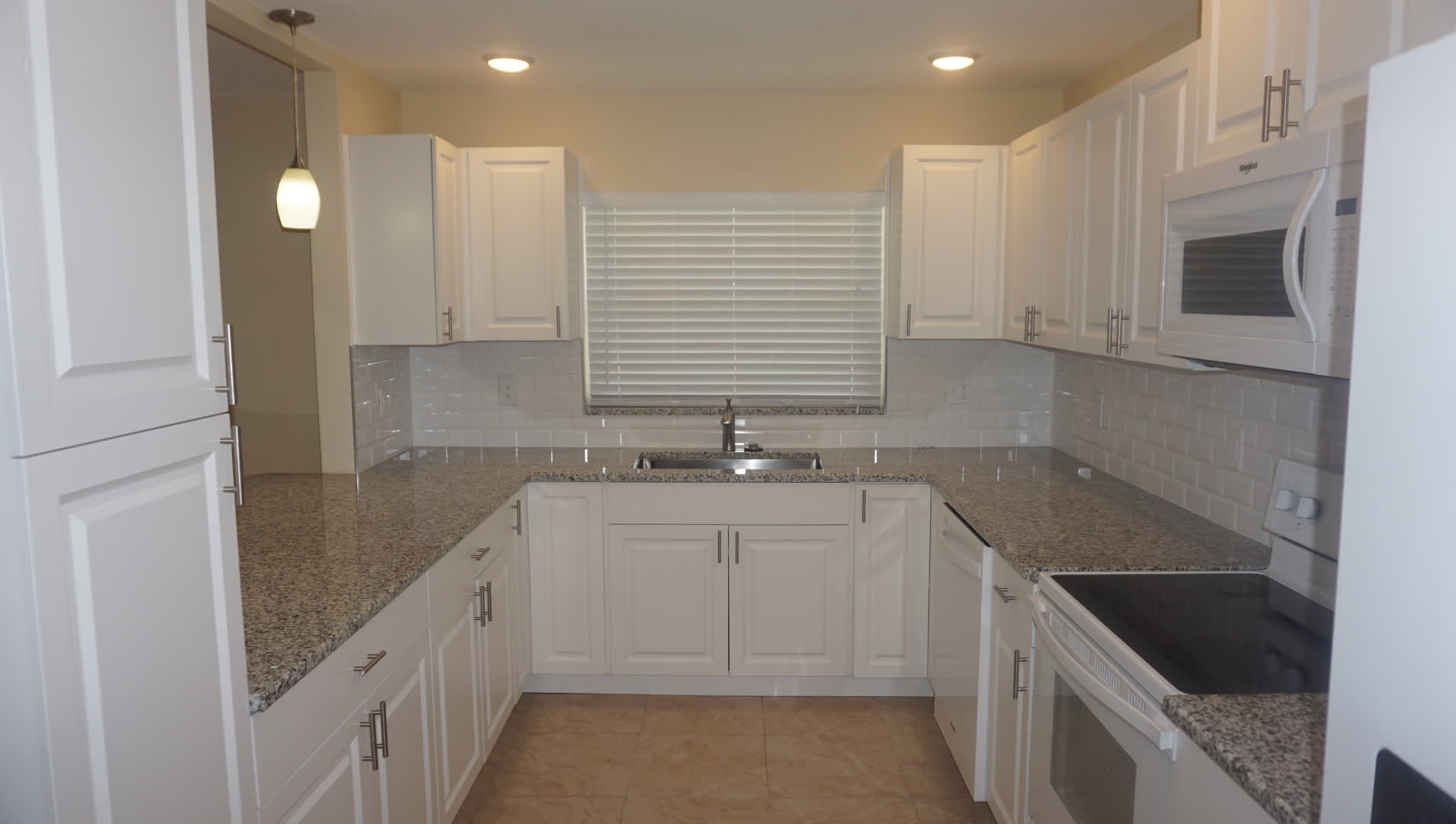 3 Bedrooms / 2 Bath Brandon Home – photo 3