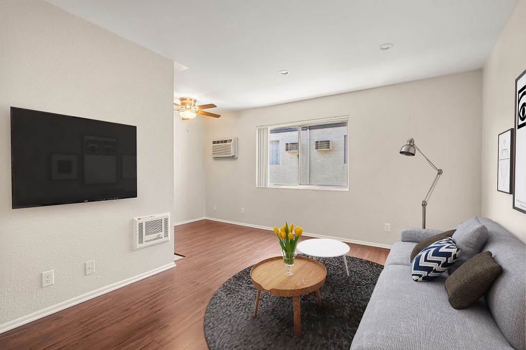 Topanga Canyon Apartments – photo 2