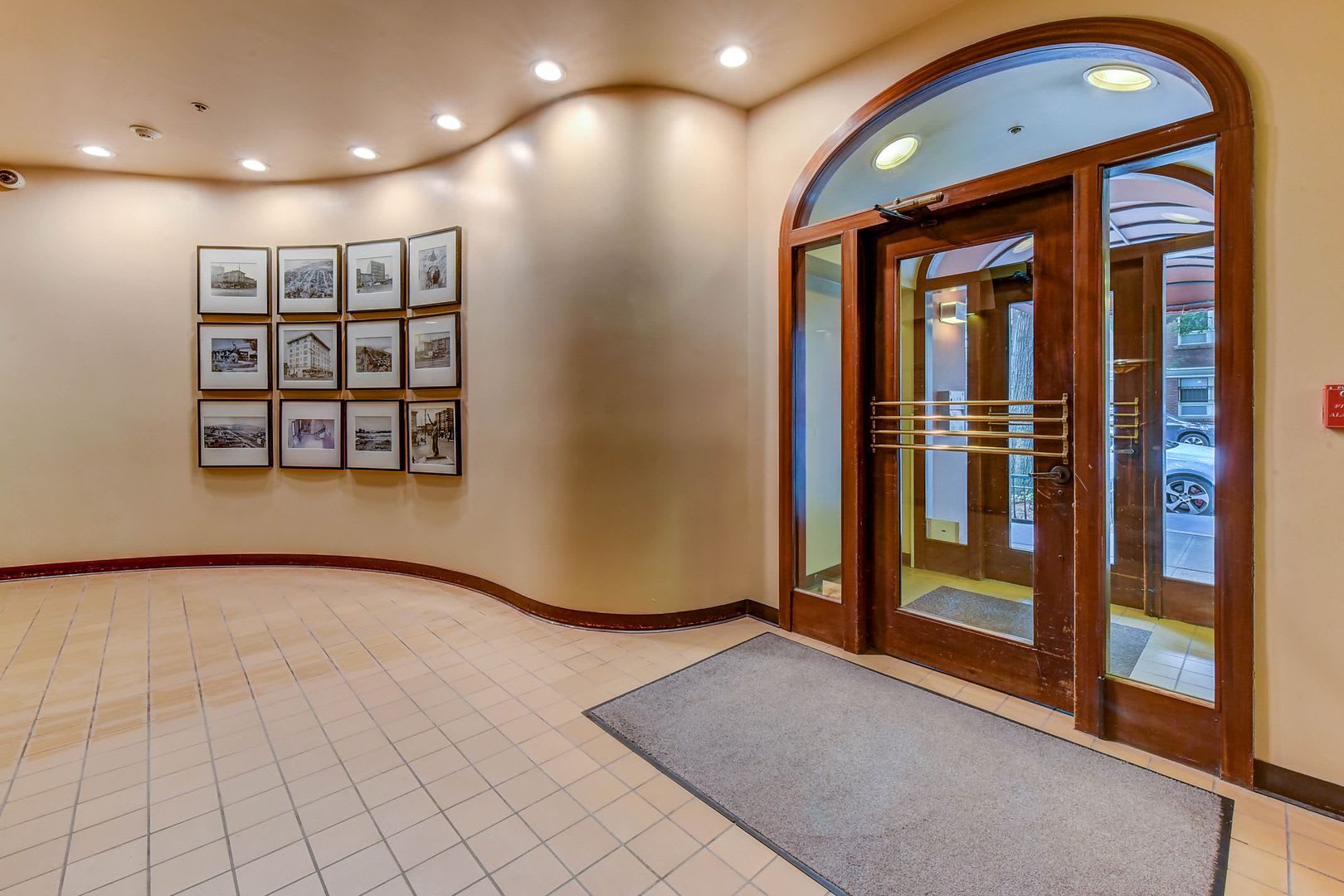 1 bed, 1 bath condo with Parking includes W/S/G! – photo 3