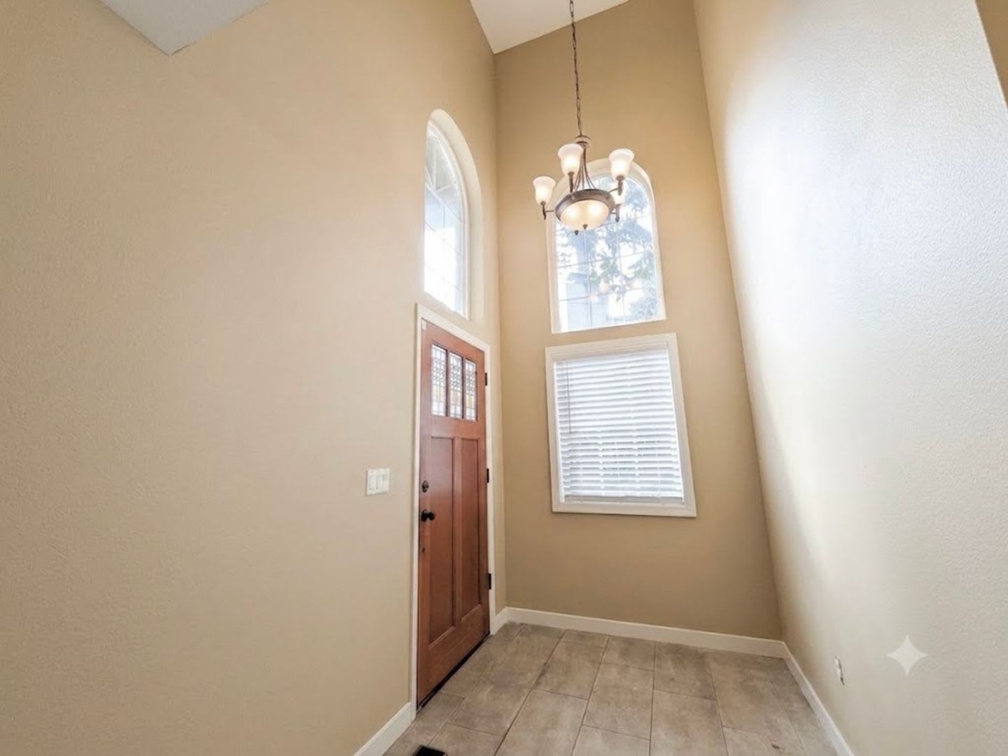 Labor Day Special 1000 Off The 2Nd Month S Rent With A Lease Signed By 8 28 2026 Beautifully Updated Lake Oswego Home – photo 3