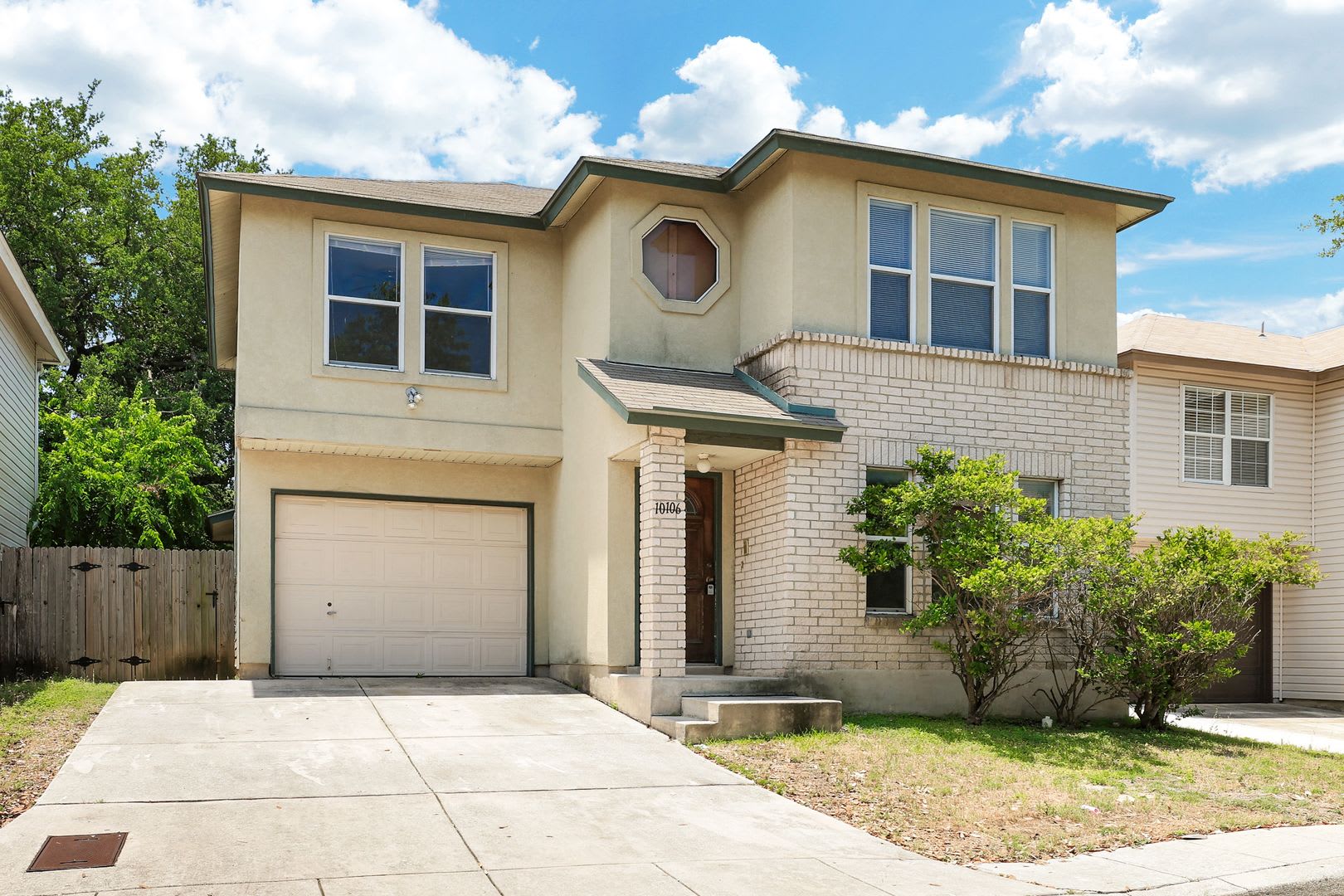 Two-Story Home with Modern Amenities and Prime Location – photo 1