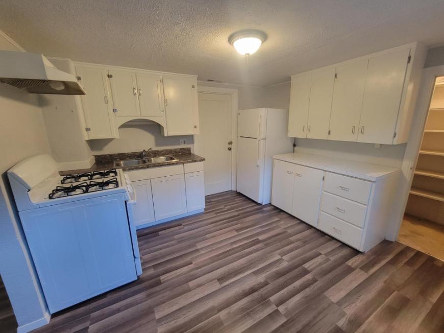 1021 1/2 Princeton Ave – photo 3