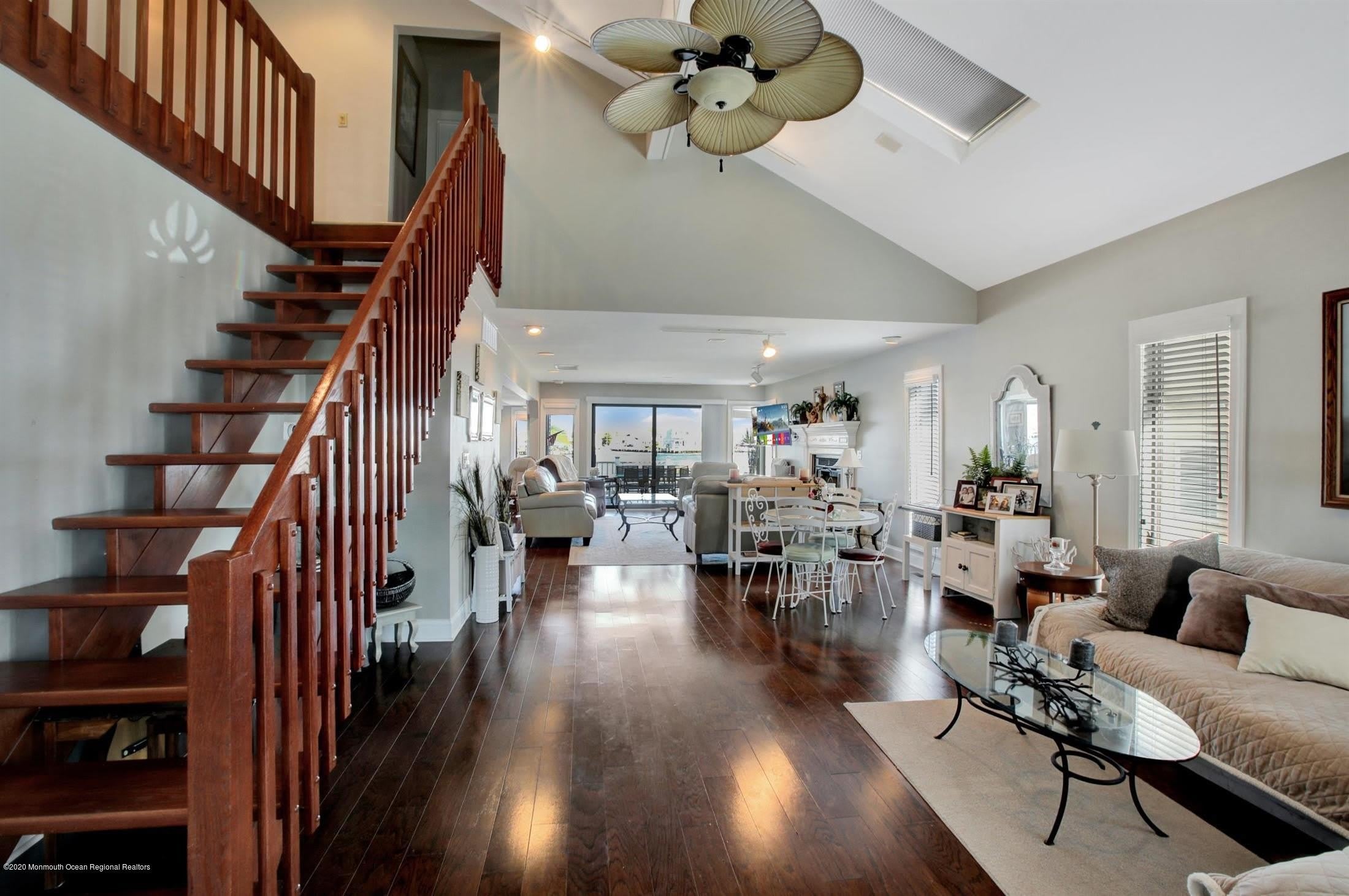 374 Aldo Drive – photo 3