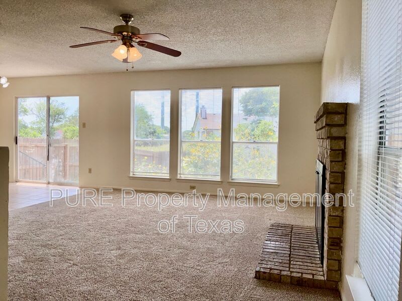 12120 Thompkins Dr – photo 3