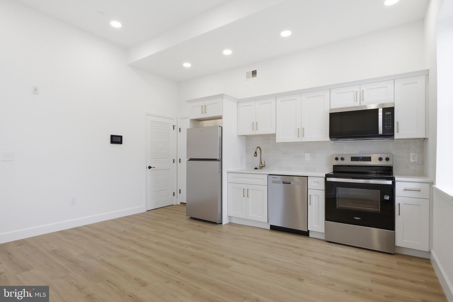 21 W FRONT ST #1A – photo 3