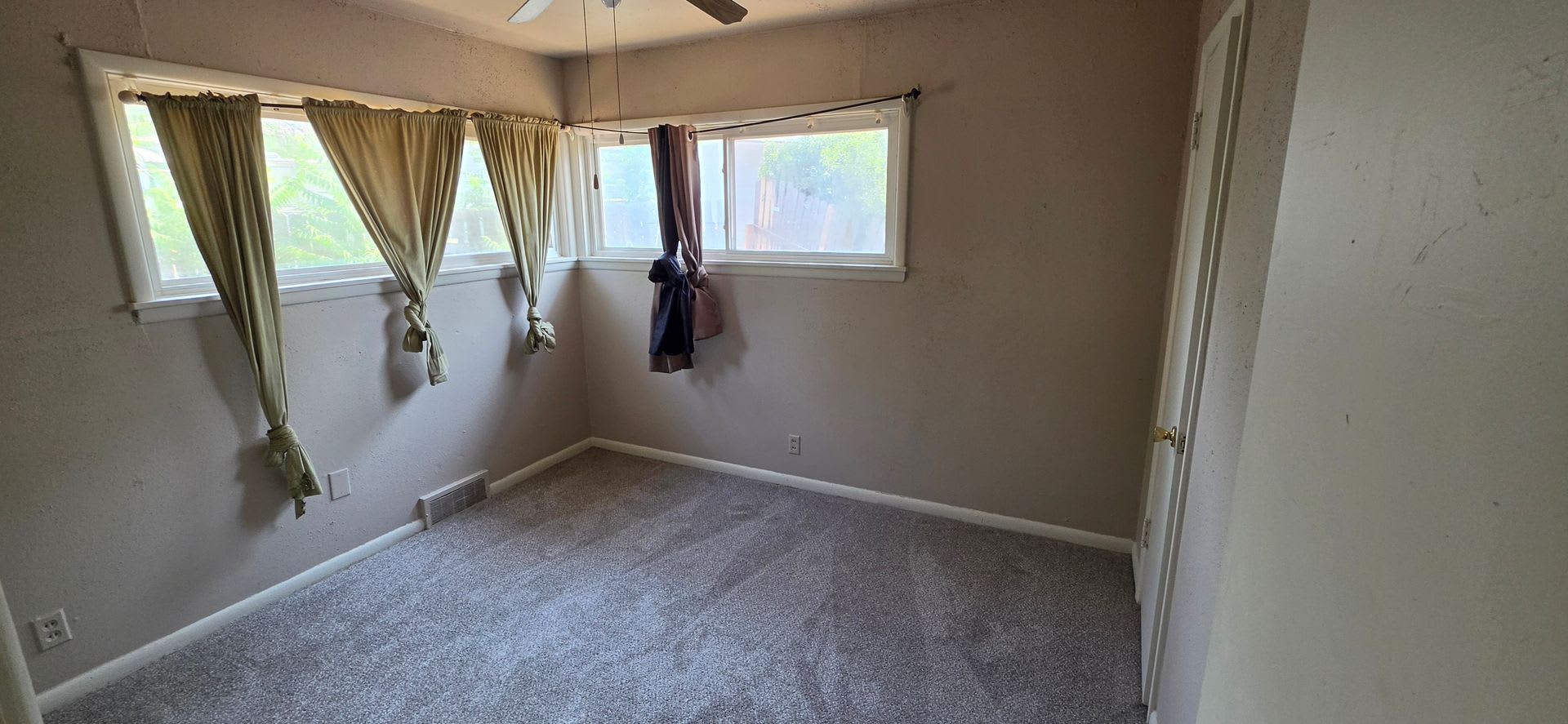 All Prospective Tenants Must Submit A 58 Non Refundable Application Fee Per Applicant Online And Be Pre Qualified Prior To Any Showings – photo 5