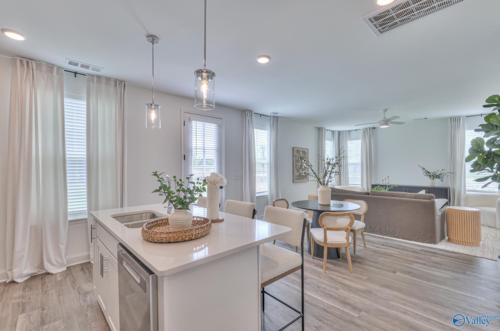 500 Oval Avenue NW – photo 1