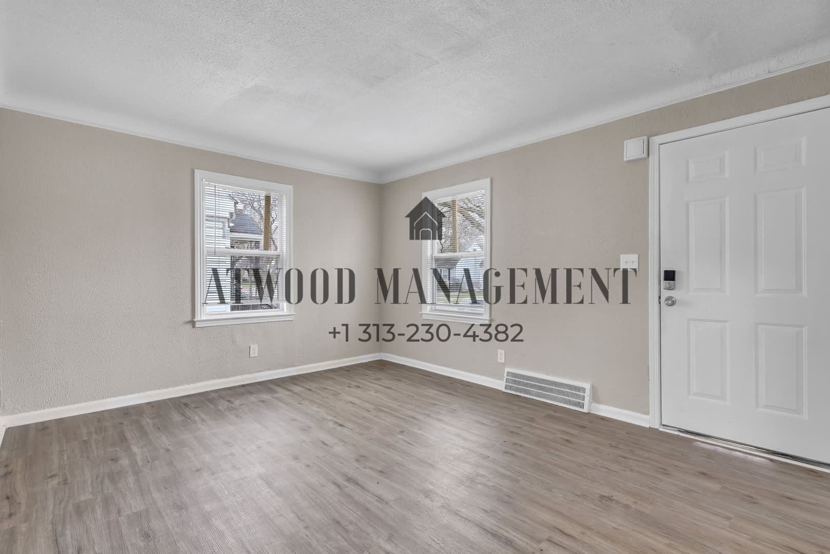 This beautifully updated 3-bedroom, 1-bath single-family home is ready for move-in! – photo 2