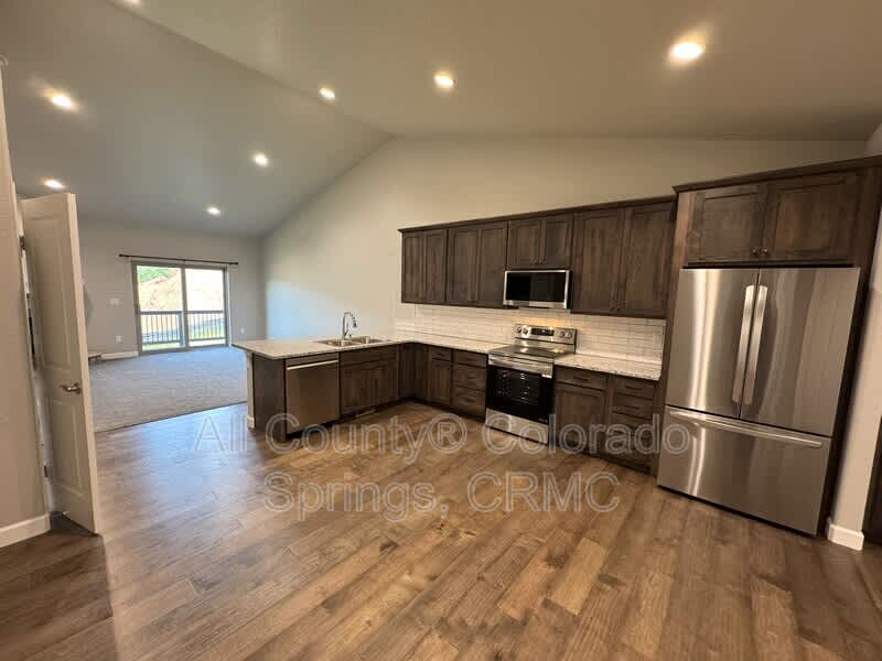 519 Brecken Court – photo 3