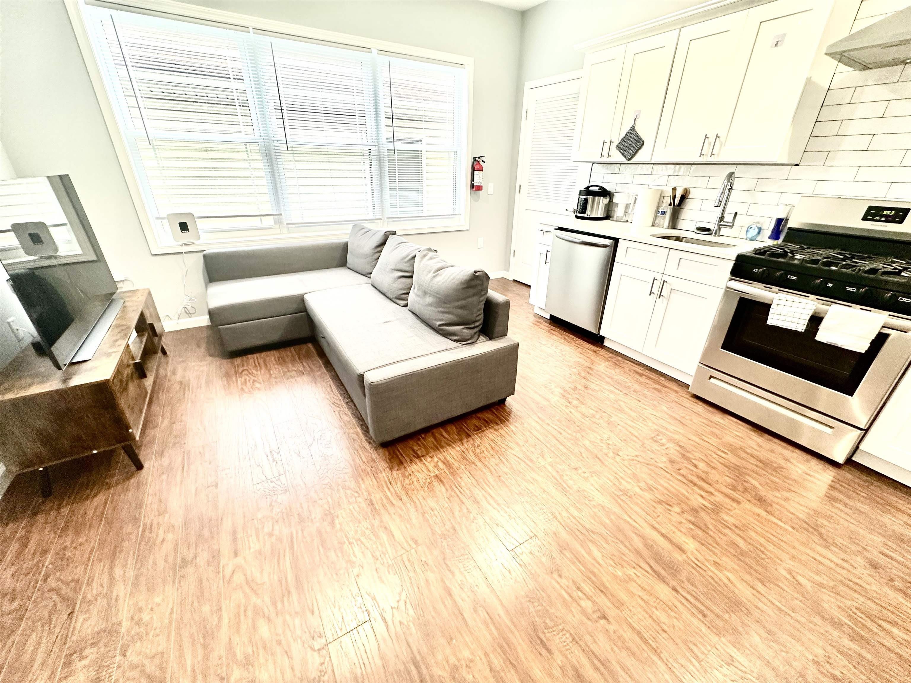 40 VROOM ST – photo 2
