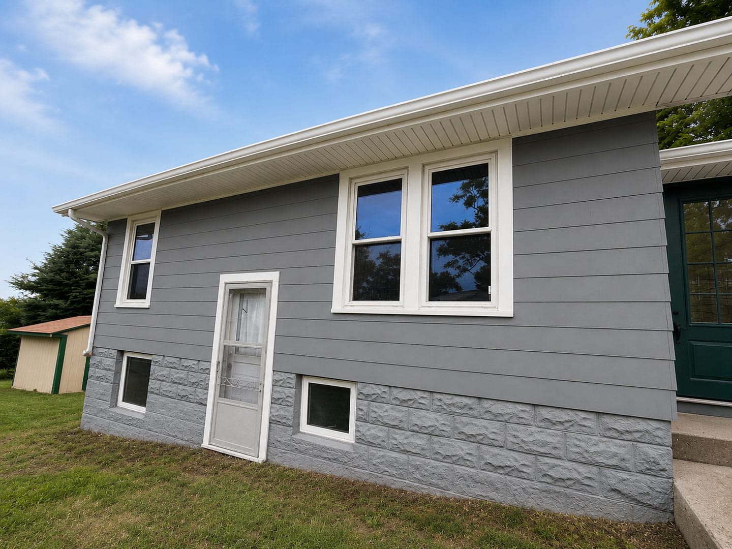 Cozy Clinton Home With Large Yard and Convenient South Bluff Location! – photo 2