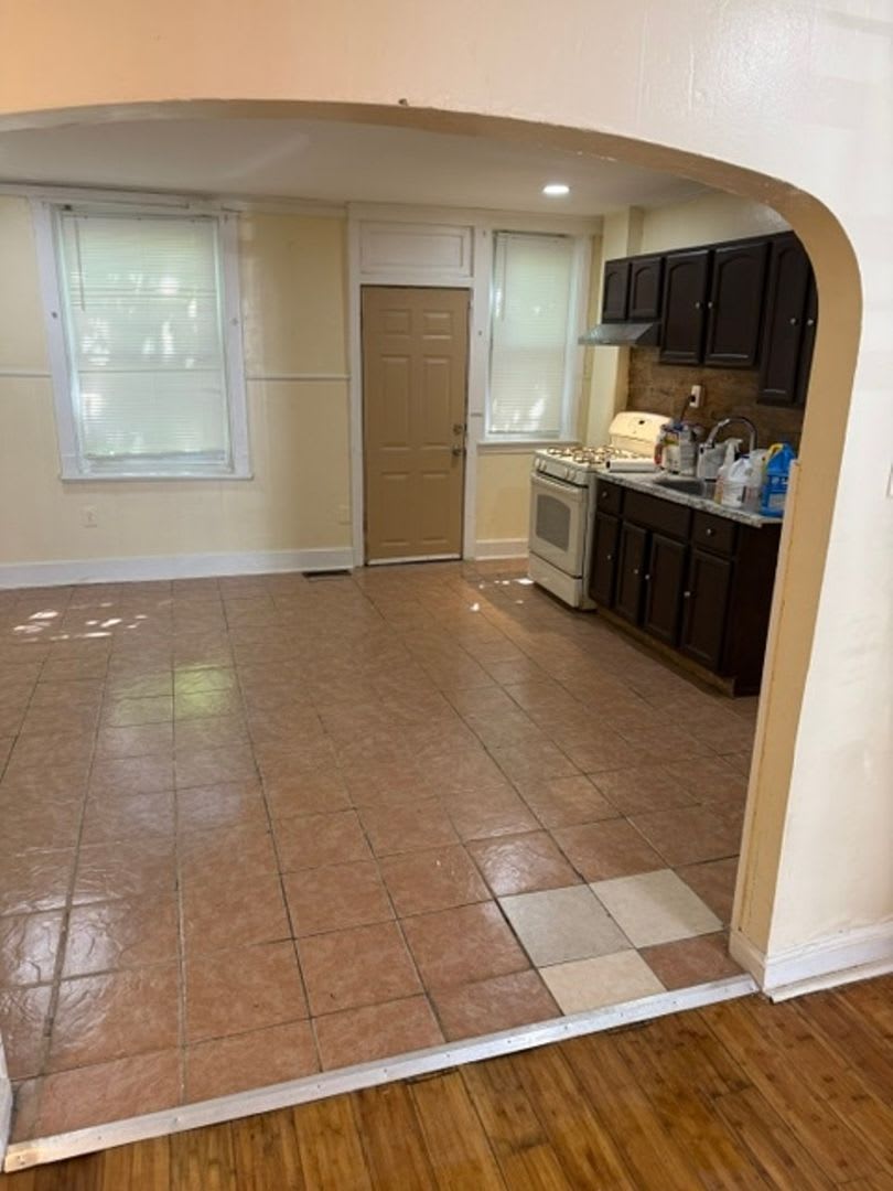 Newly renovated 3-Bedroom home in Elmwood park – photo 2