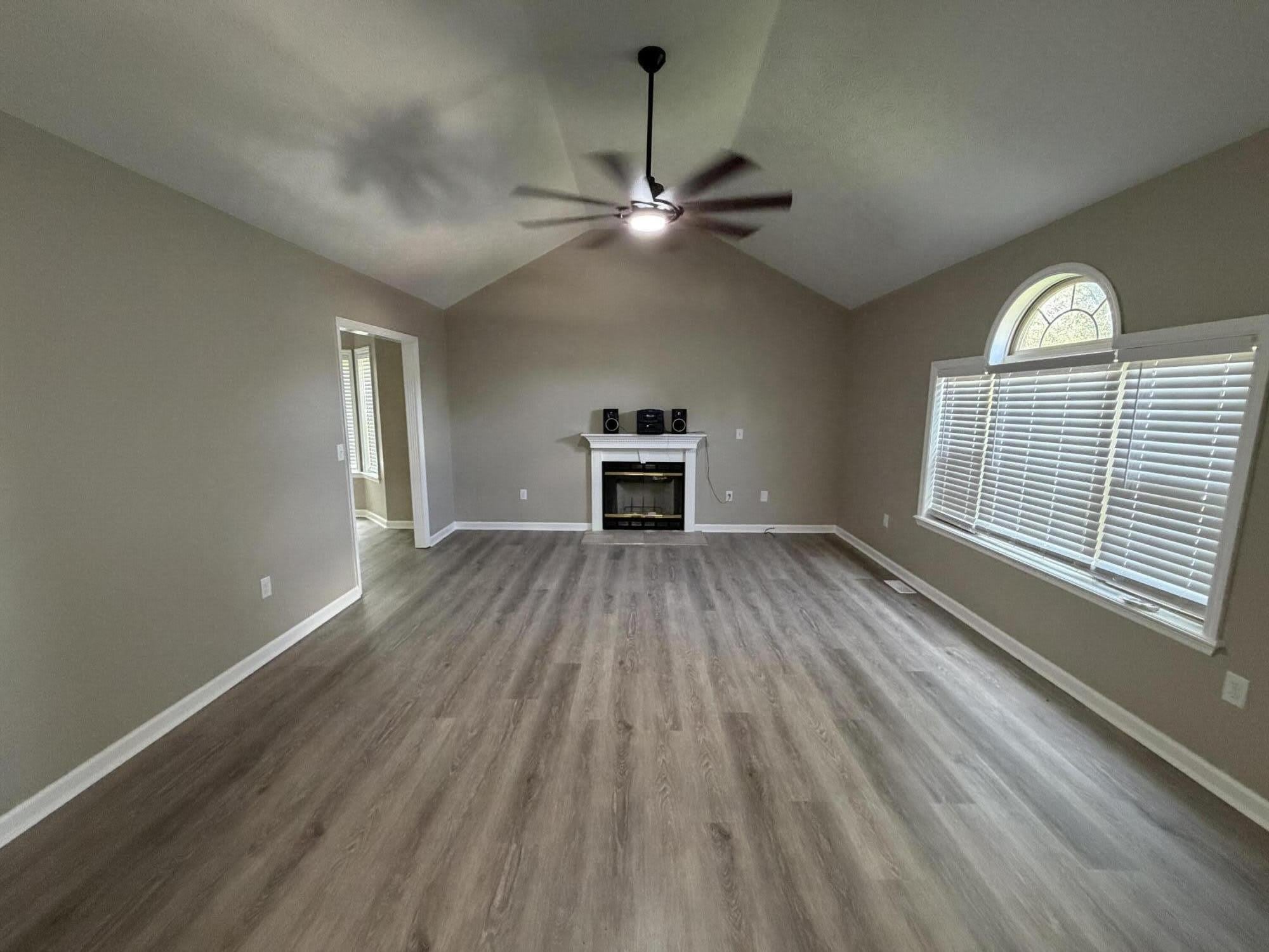 372 Reynolds Drive – photo 2