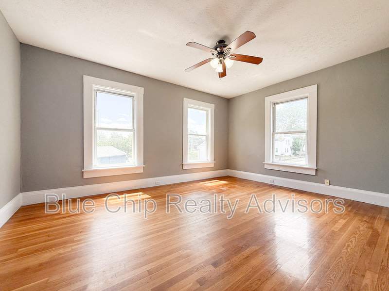 402 Auburn St – photo 2