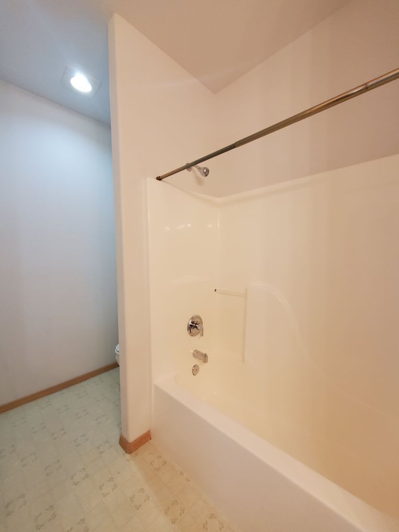 Beautiful South Richland 3-Bedroom Rambler with Open Floor Plan & Spacious Primary Suite! – photo 2