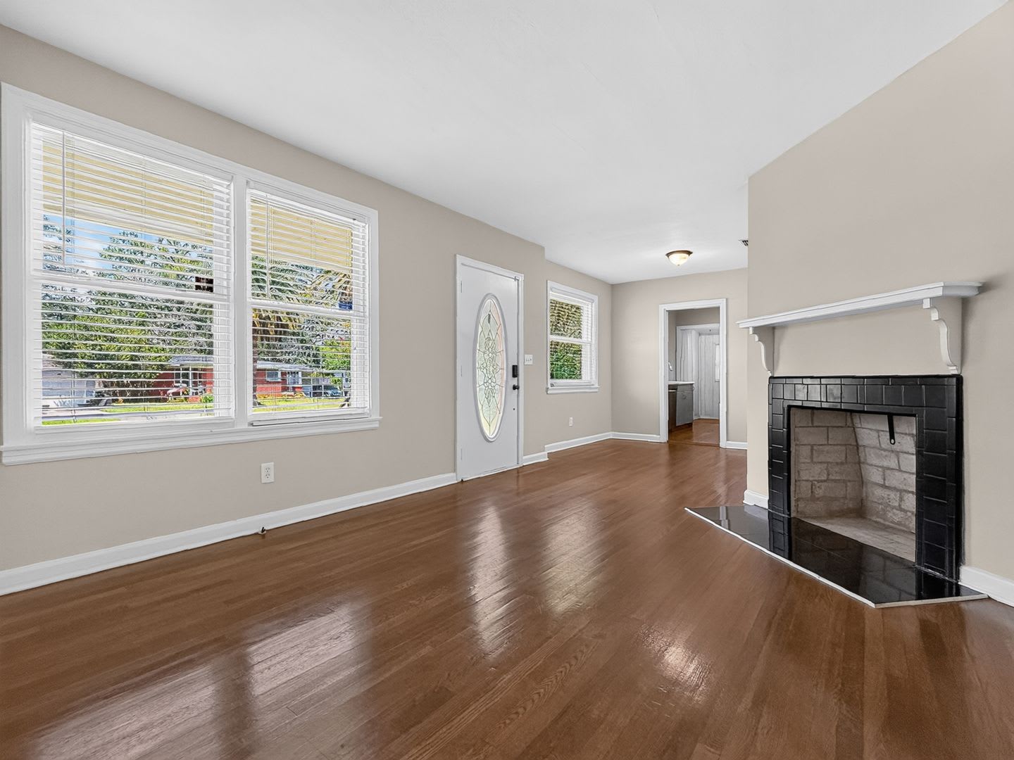 Murray Hill 3 bedroom – photo 4