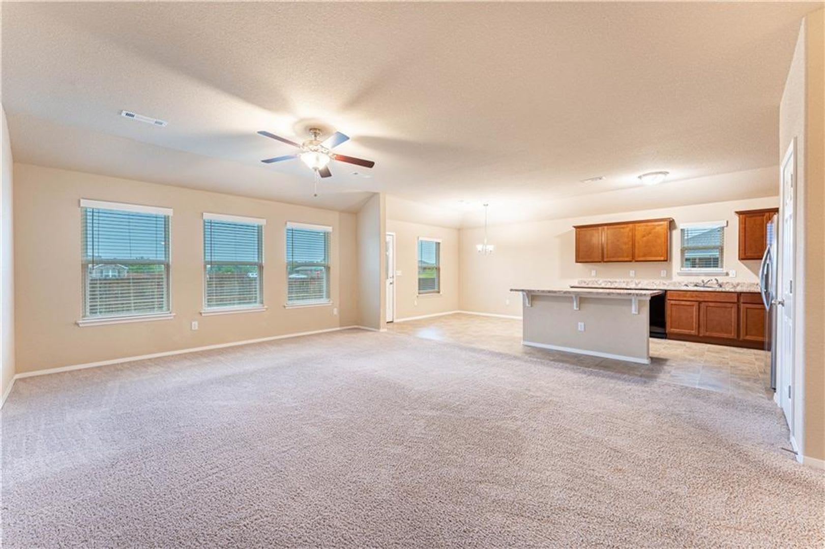This Beautiful Four Bedroom Two Bathroom Rental Includes All Appliance And Fenced Yard For Entertaining – photo 5