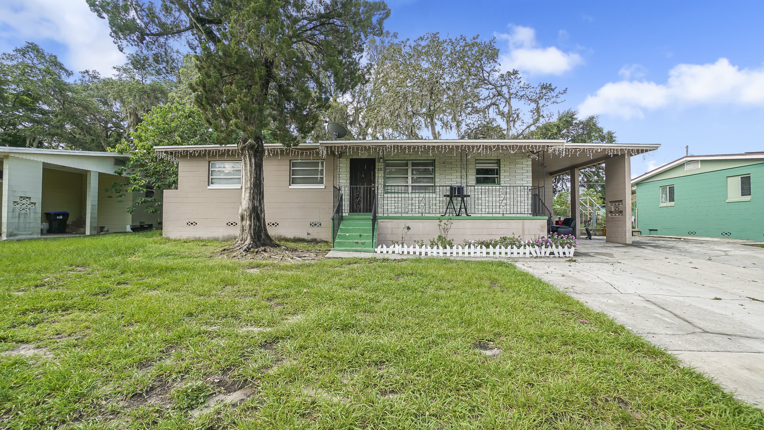 5518 Riviera Drive – photo 1