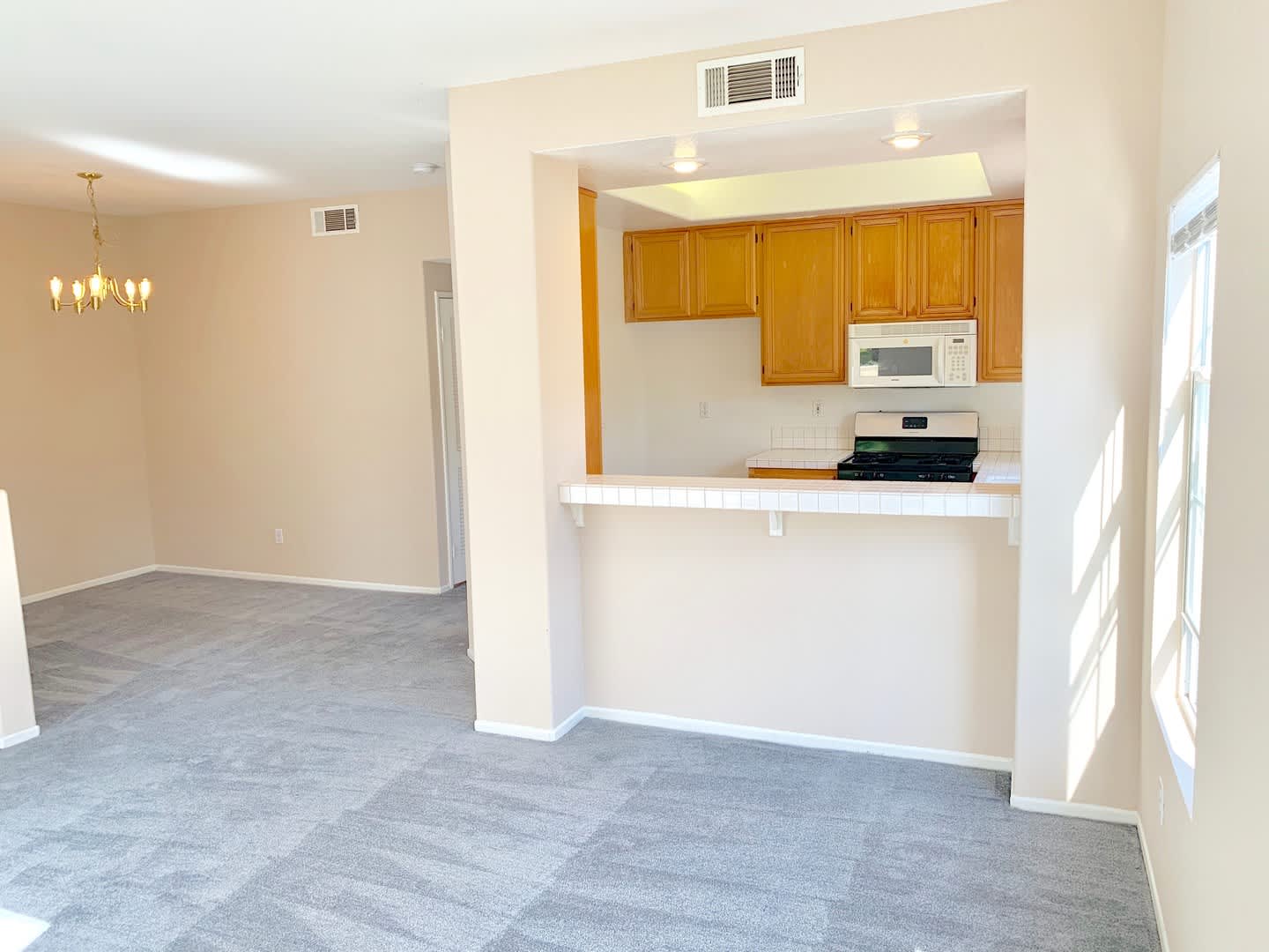 3 Bedroom 2 Bathroom Condo for Rent in Anaheim Hills! – photo 4
