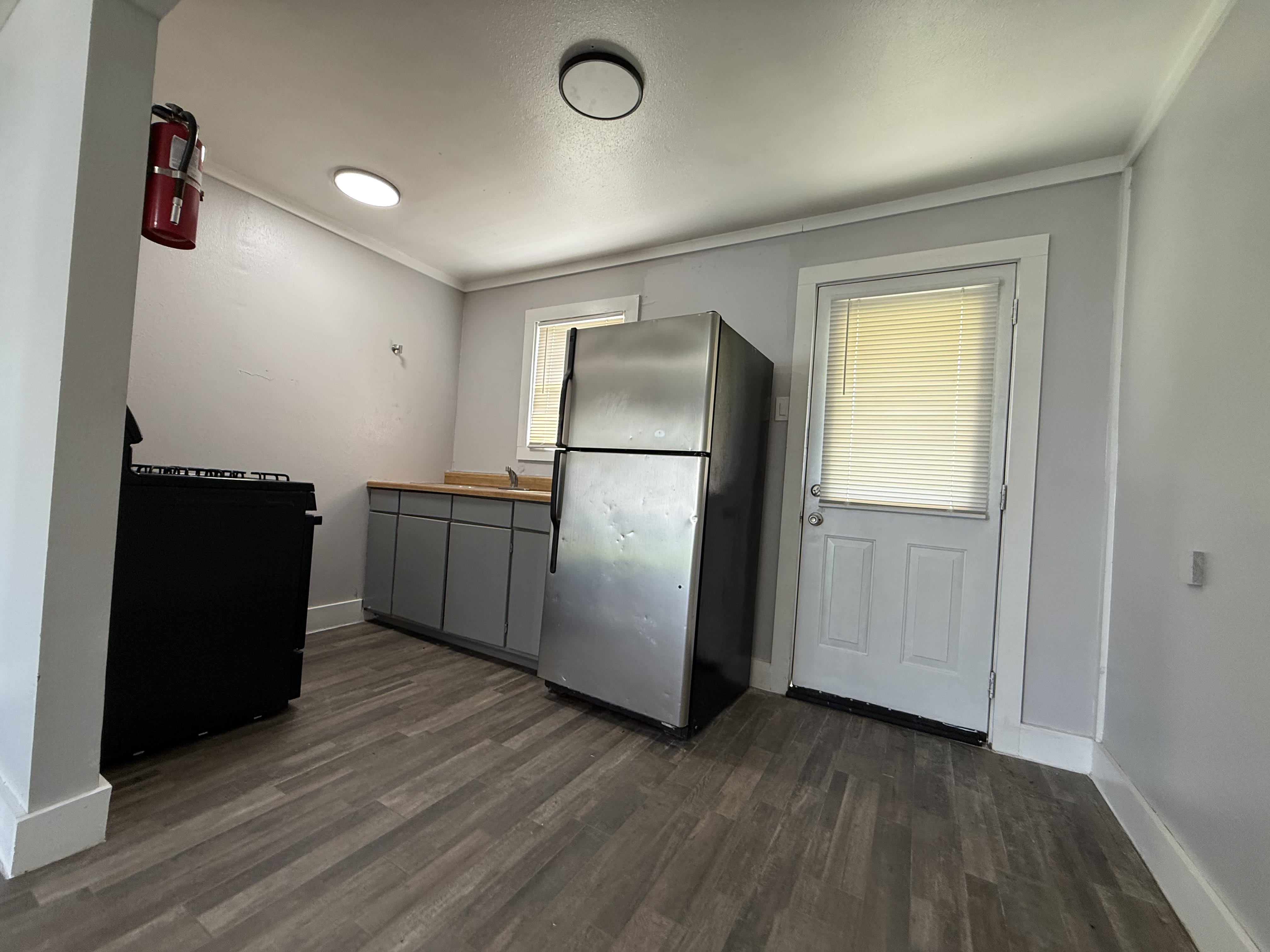 652 Riverside Dr – photo 1